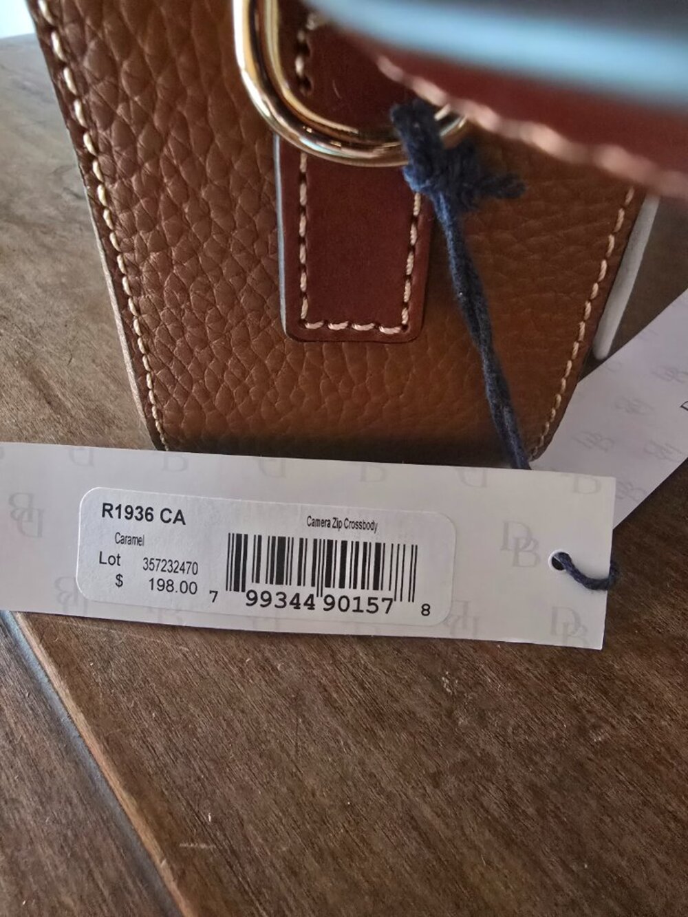 Pebble Grain Camera Zip Crossbody - Picture 5 of 14